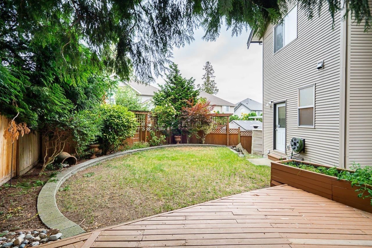 Hallway Photo of 6075 165a Street, Surrey, BC