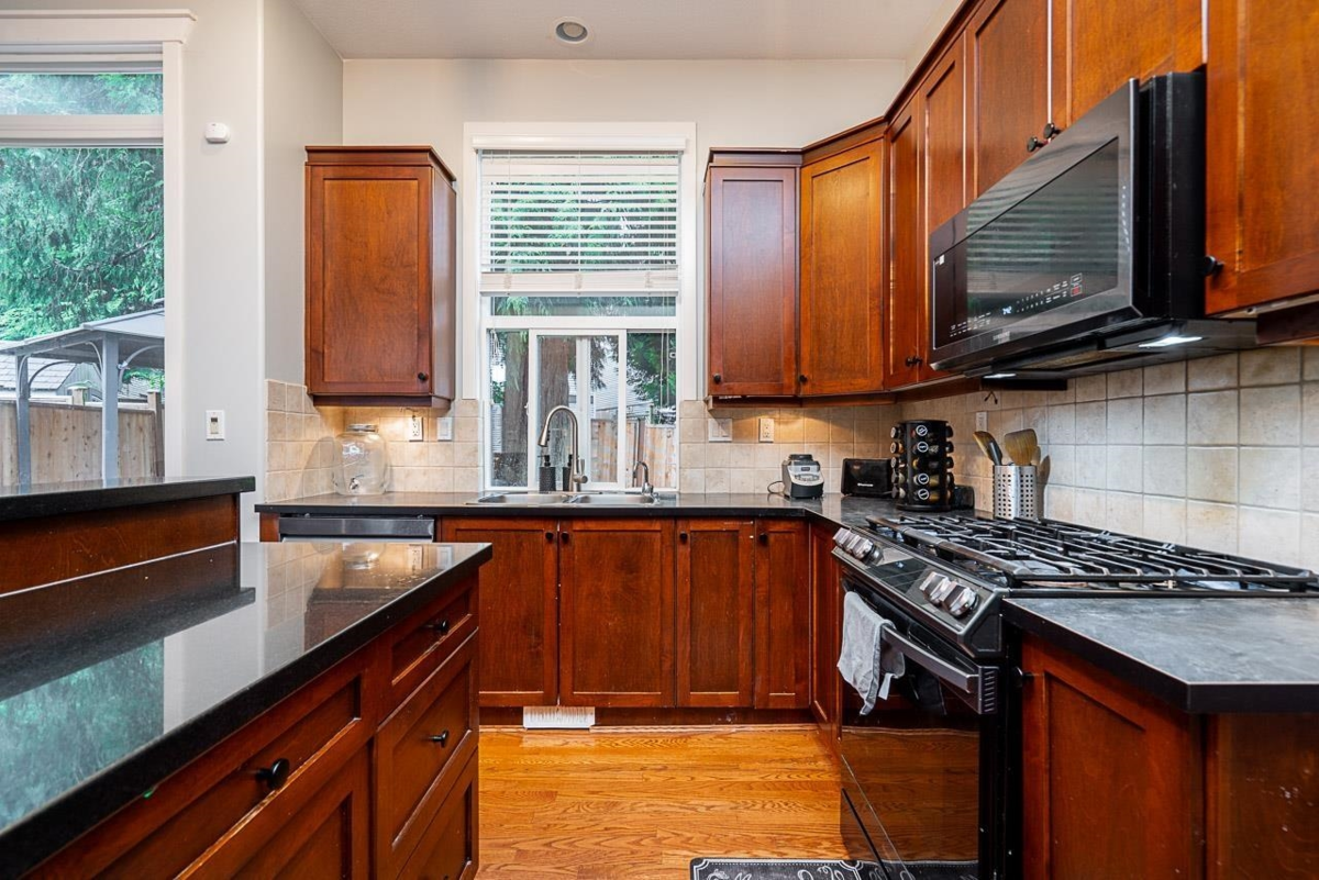 Kitchen Island Photo of 6075 165a Street, Surrey, BC