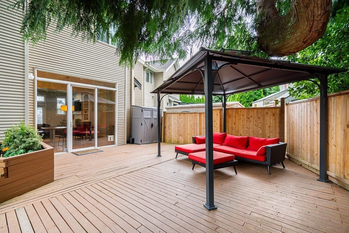 Powder Room Photo of 6075 165a Street, Surrey, BC