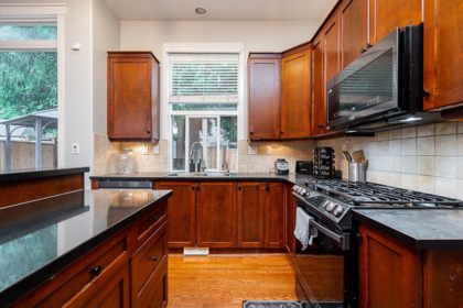 Kitchen Island Photo of 6075 165a Street, Surrey, BC