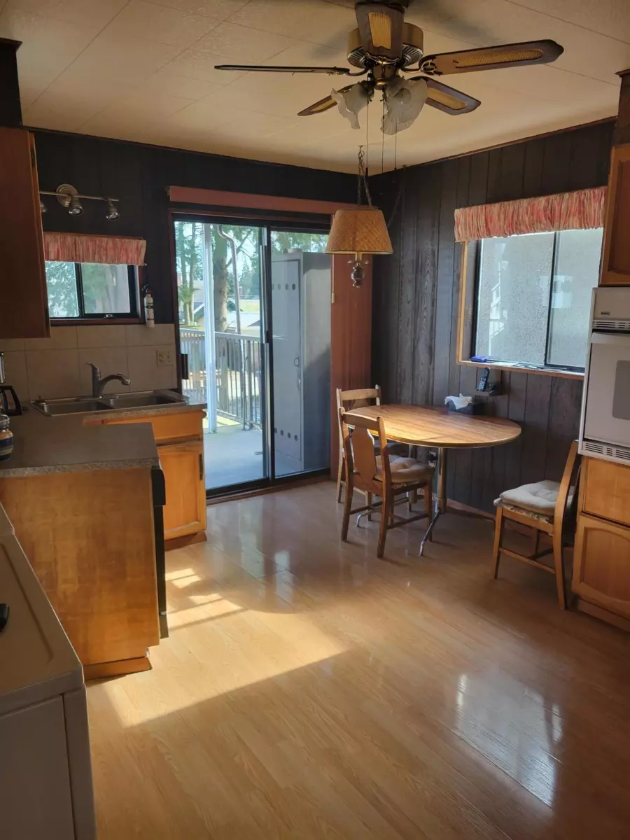 Dining Area Photo of 810 Dublin Street, New Westminster, BC