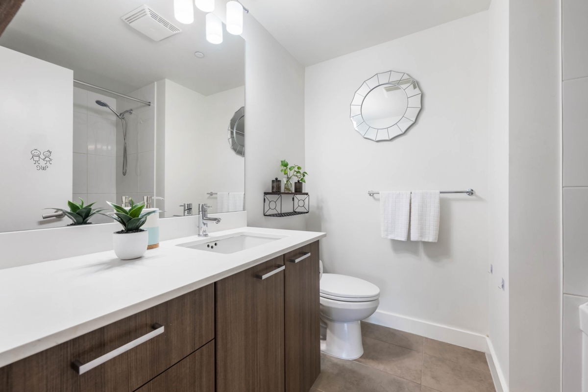 Laundry Room Photo of 2504 2789 Shaughnessy Street, Port Coquitlam, BC