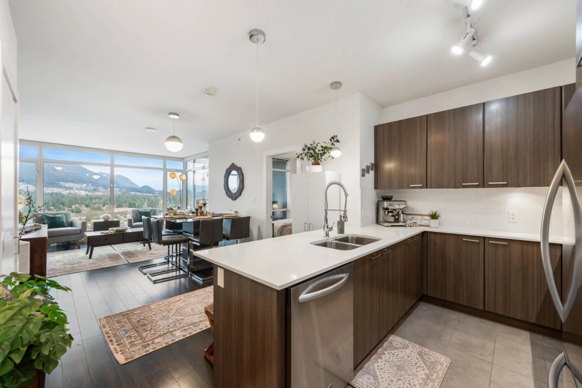 Walk-In Closet Photo of 2504 2789 Shaughnessy Street, Port Coquitlam, BC