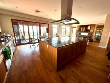 Kitchen Island Photo of 1548 Chartwell Drive, West Vancouver, BC