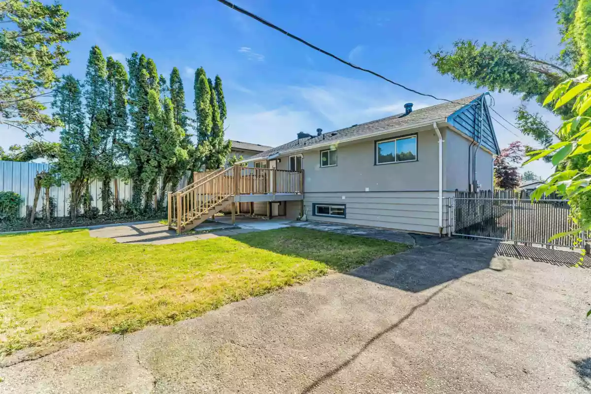 Living Room Photo of 9708 Harrison Street, Chilliwack, BC