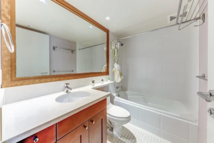 Hallway Photo of 402 590 Nicola Street, Vancouver, BC