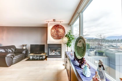 Kitchen Island Photo of 402 590 Nicola Street, Vancouver, BC