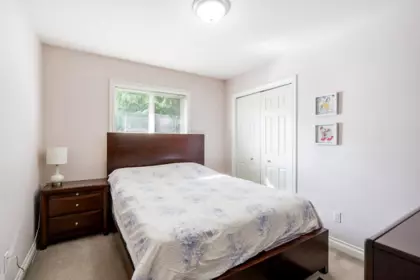 Entry Foyer Photo of 9833 182 Street, Surrey, BC
