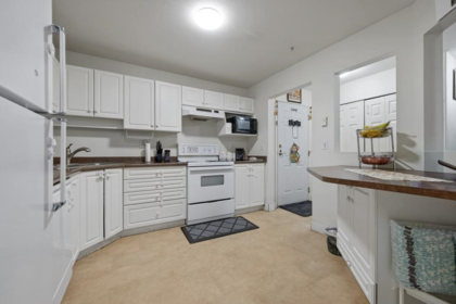 Mudroom Photo of 107 2435 Center Street, Abbotsford, BC