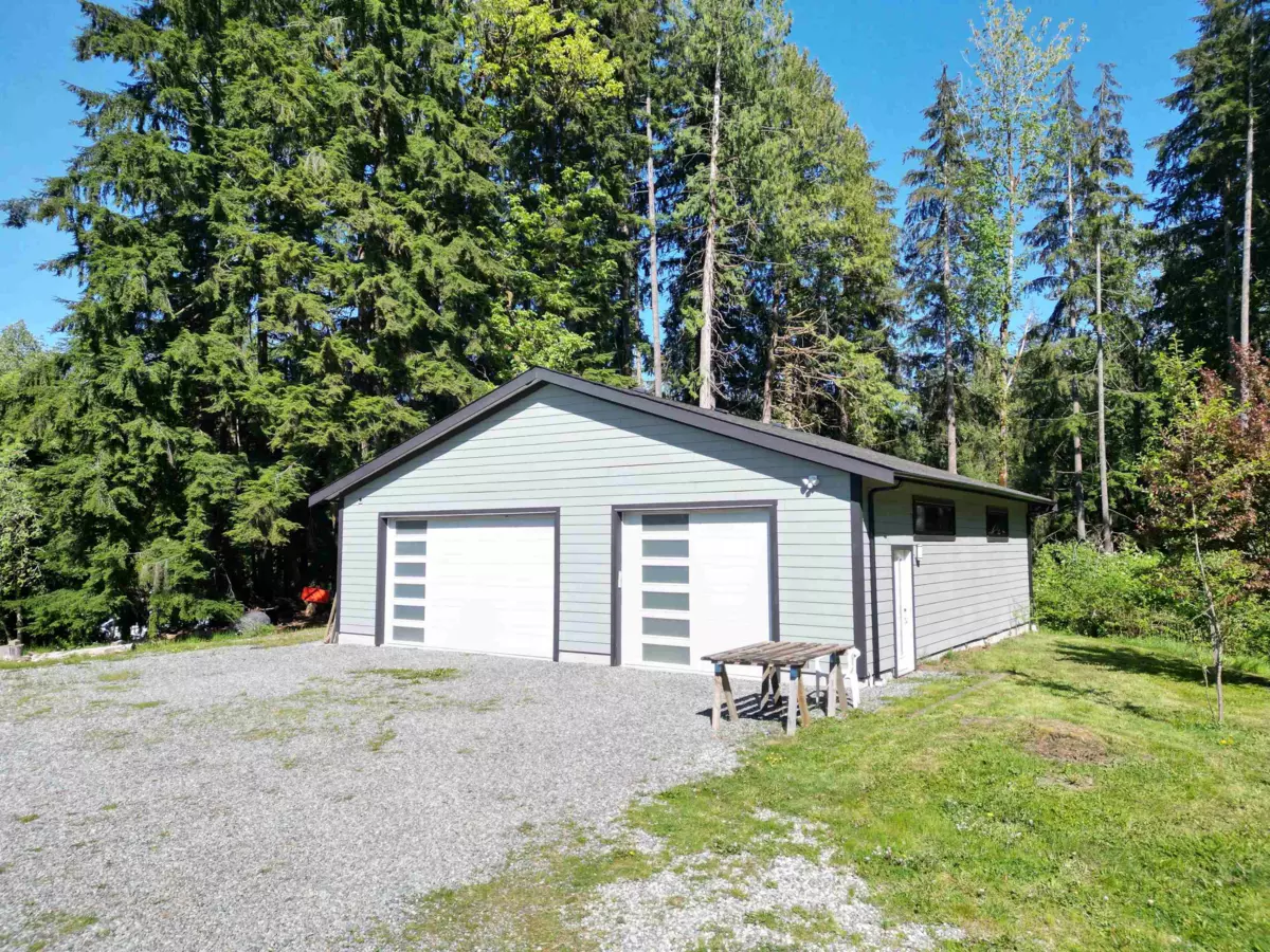 Living Room Photo of 25908 124 Avenue, Maple Ridge, BC
