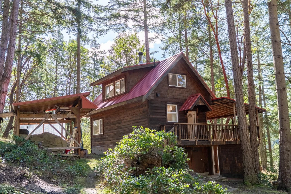 Exterior Front Photo of 9868 Castle Road, Pender Island, BC