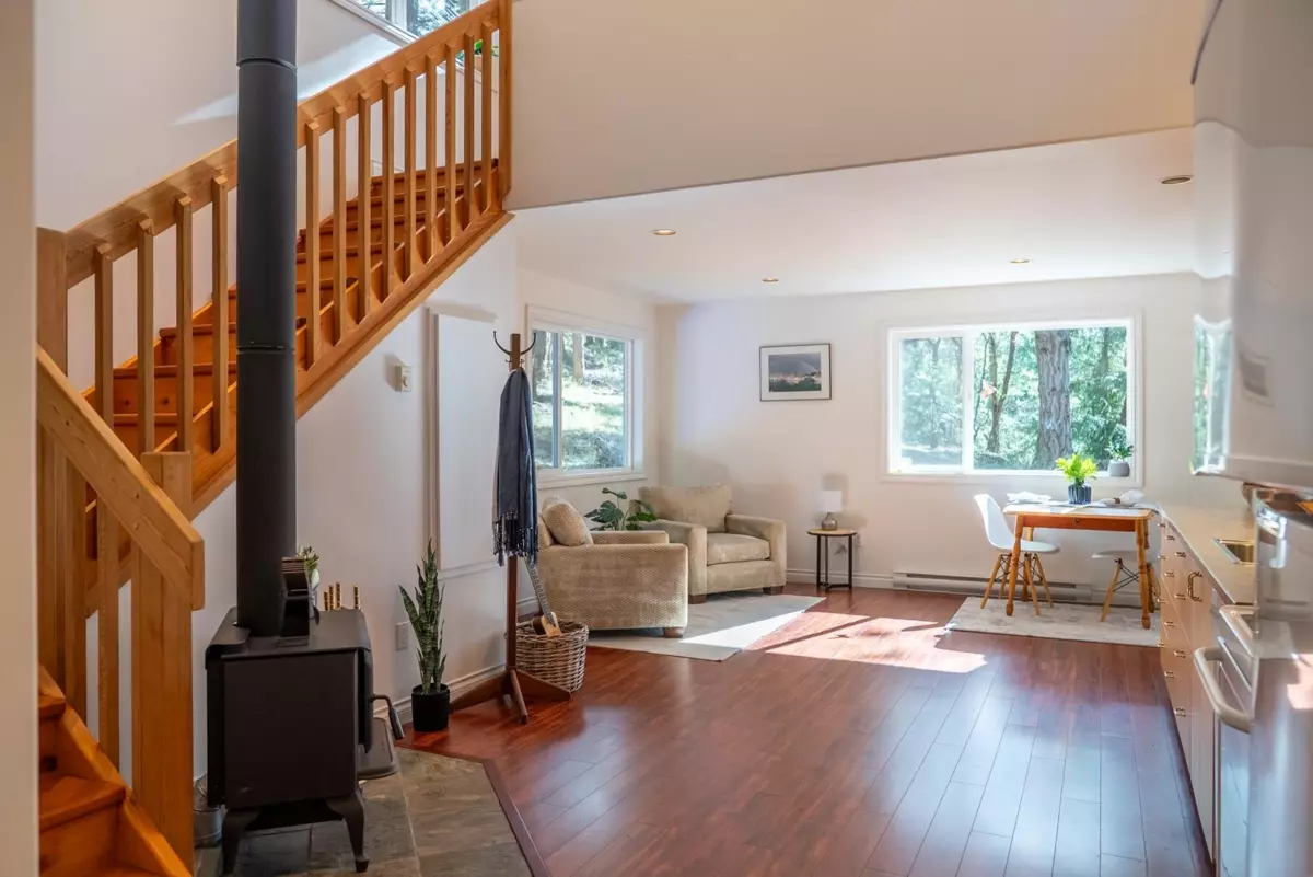 Family Room Photo of 9868 Castle Road, Pender Island, BC