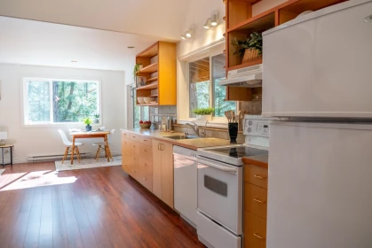 Dining Area Photo of 9868 Castle Road, Pender Island, BC