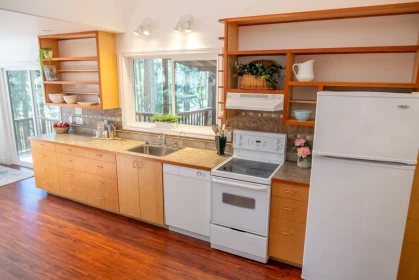 Kitchen Photo of 9868 Castle Road, Pender Island, BC