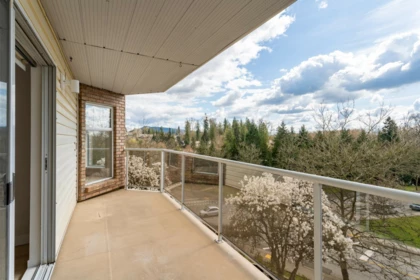 Entry Foyer Photo of 203 22611 116 Avenue, Maple Ridge, BC