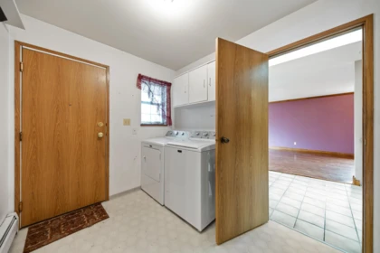 Entry Foyer Photo of 5553 181a Street, Surrey, BC