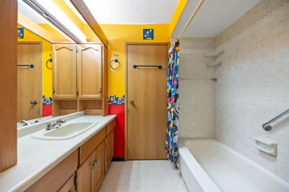 Laundry Room Photo of 5553 181a Street, Surrey, BC