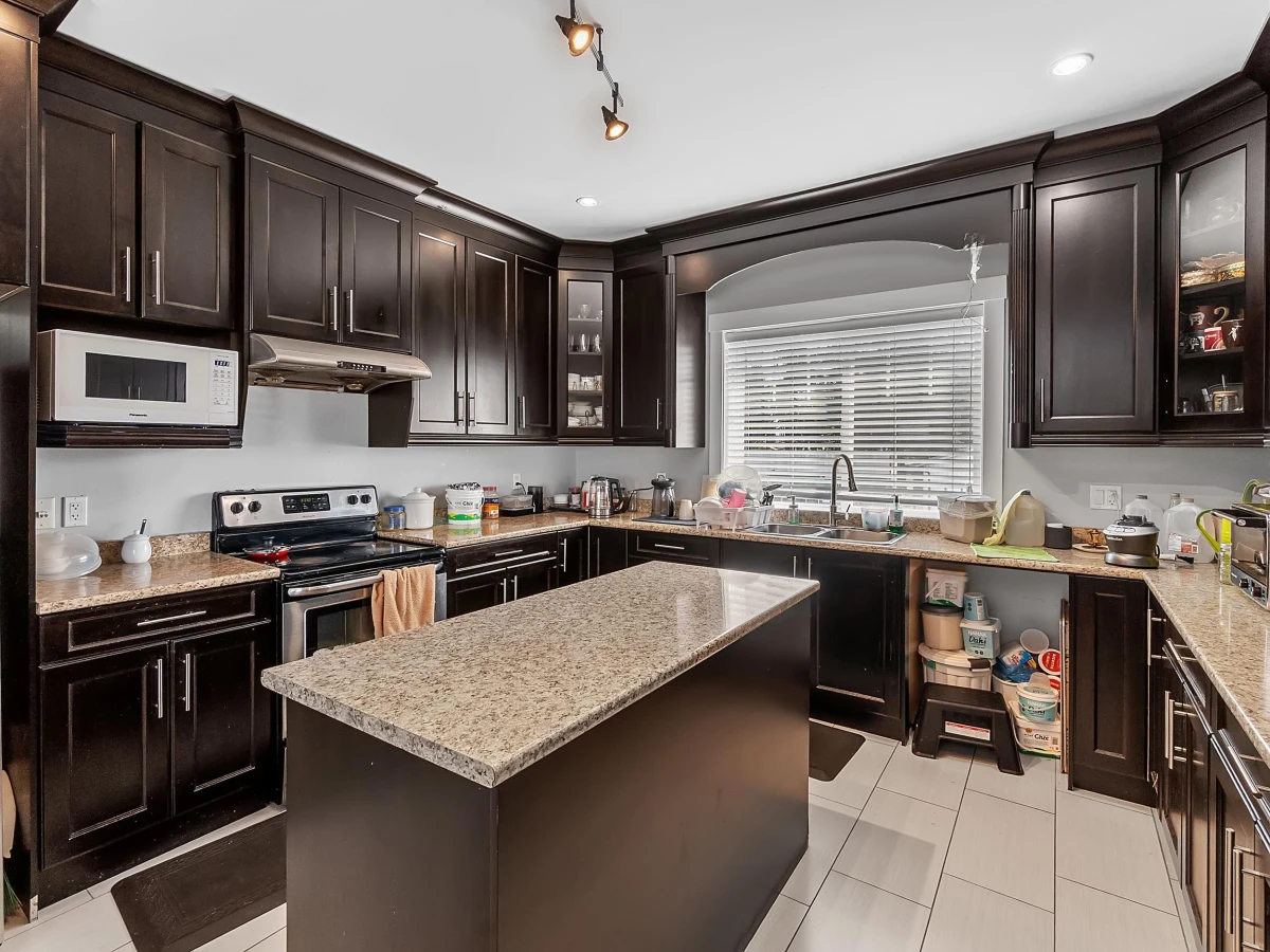 Family Room Photo of 819 Clearbrook Road, Abbotsford, BC