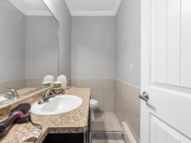 Primary Bathroom Photo of 819 Clearbrook Road, Abbotsford, BC