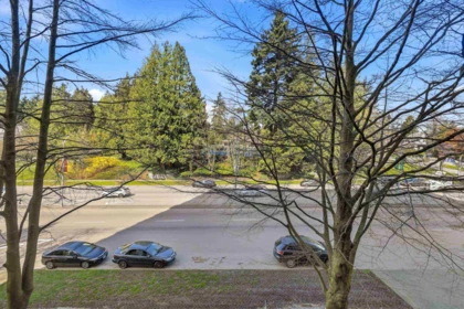 Entry Foyer Photo of 405 320 Royal Avenue, New Westminster, BC