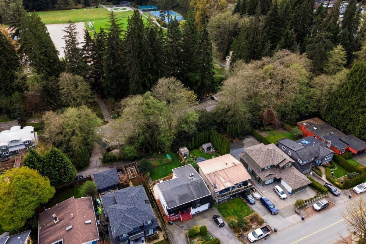 Family Room Photo of 4339 Cliffmont Road, North Vancouver, BC