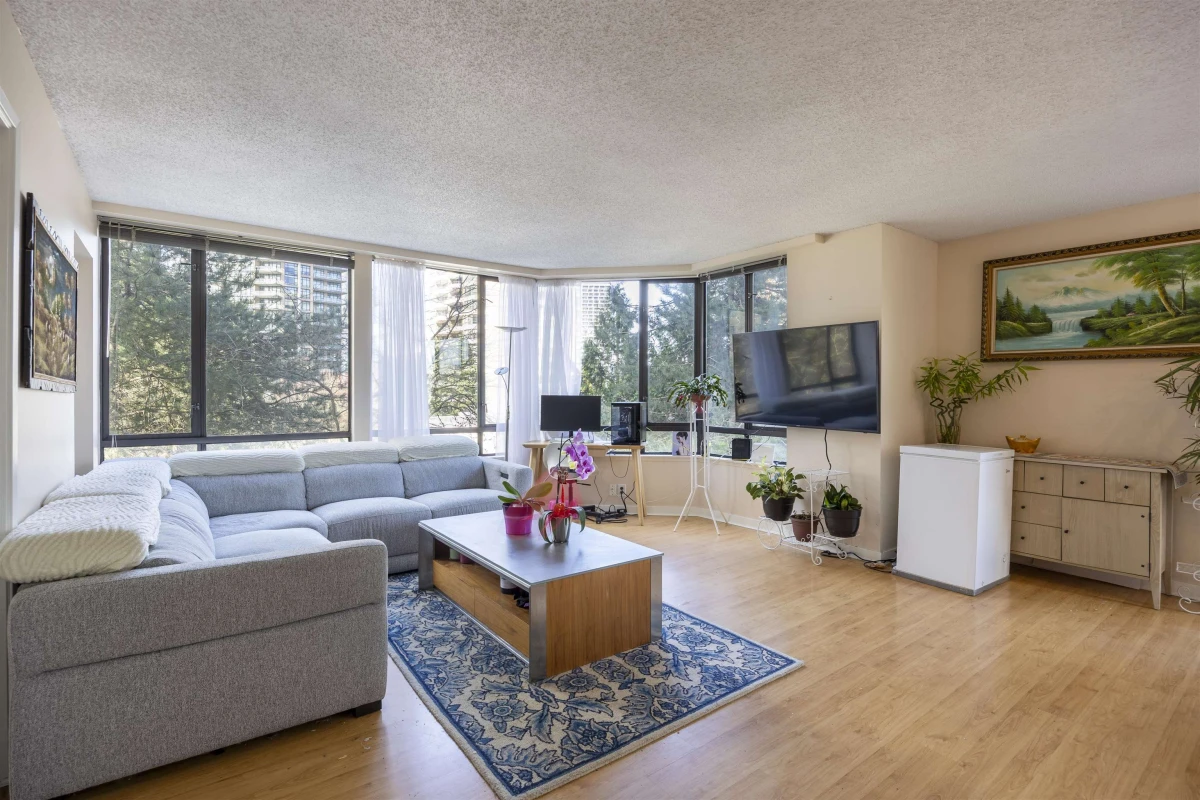 Family Room Photo of 502 6282 Kathleen Avenue, Burnaby, BC