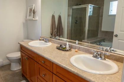 Guest Bathroom Photo of 42 21704 96 Avenue, Langley, BC