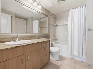Walk-In Closet Photo of 1909 898 Carnarvon Street, New Westminster, BC