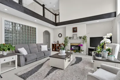 Entry Foyer Photo of 6411 No. 7 Road, Richmond, BC