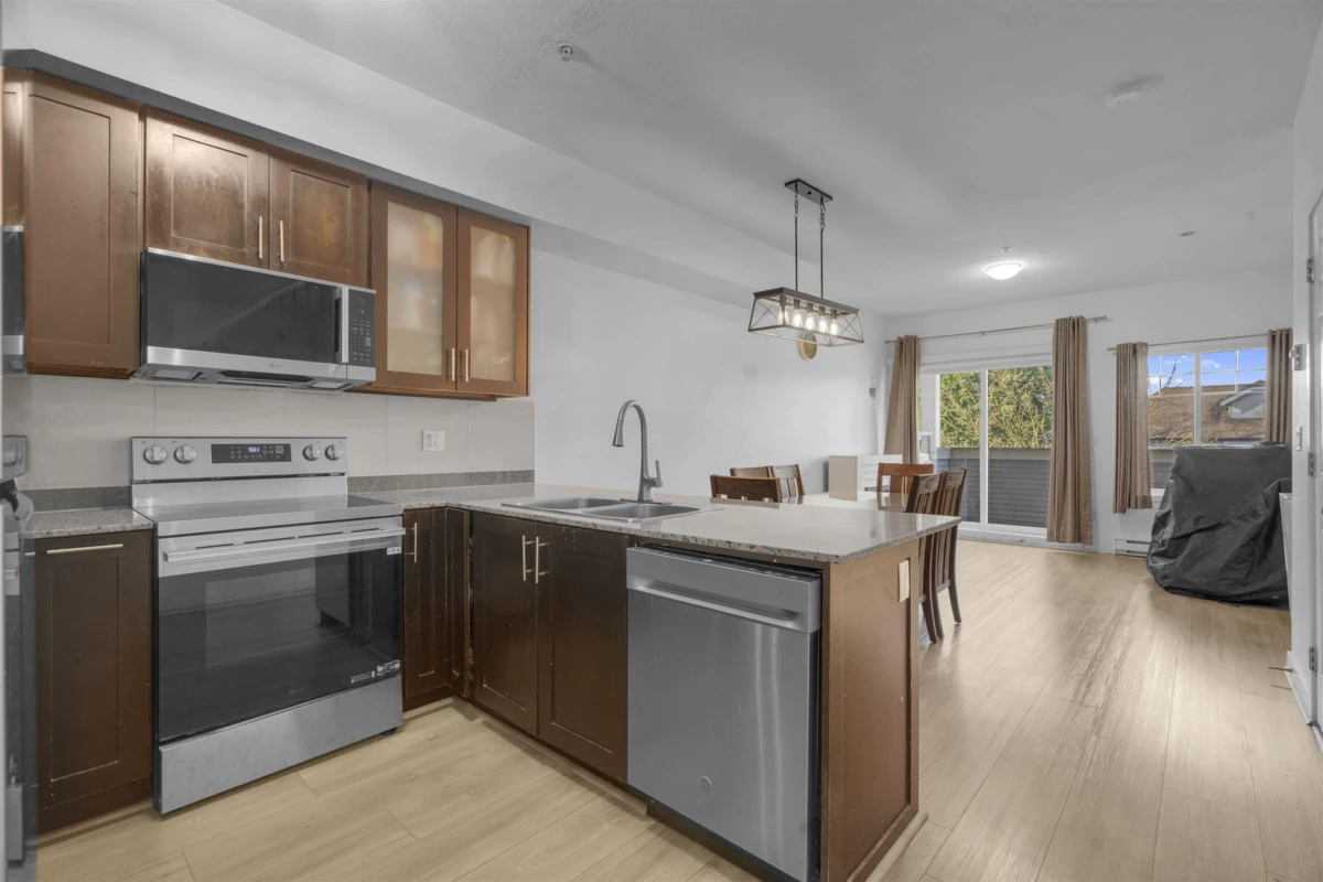 Family Room Photo of 235 13958 108 Avenue, Surrey, BC