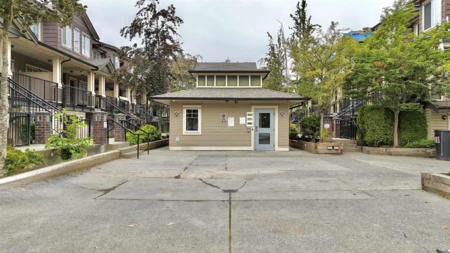 Garden / Landscaping Photo of 235 13958 108 Avenue, Surrey, BC
