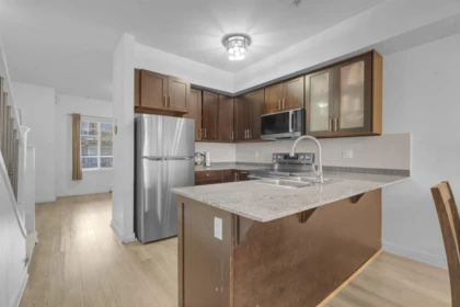 Kitchen Photo of 235 13958 108 Avenue, Surrey, BC