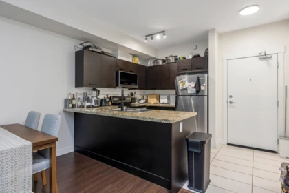 Kitchen Photo of 109 33539 Holland Avenue, Abbotsford, BC