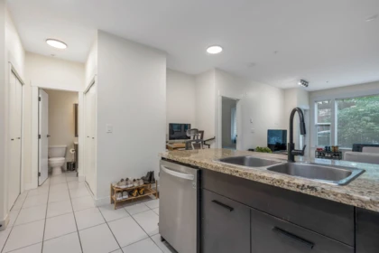 Primary Bathroom Photo of 109 33539 Holland Avenue, Abbotsford, BC