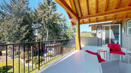 Entry Foyer Photo of 4759 Laurel Avenue, Sechelt, BC