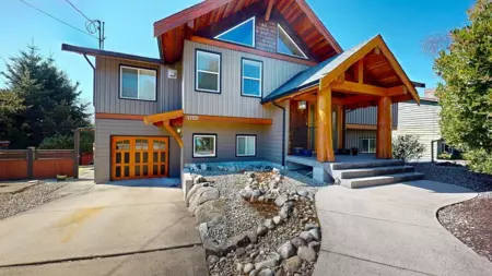 4759 Laurel Avenue, Sechelt, BC, Sechelt — Single Family Residence for sale