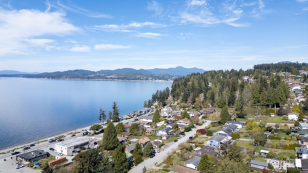 Garden / Landscaping Photo of 4759 Laurel Avenue, Sechelt, BC