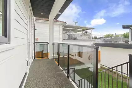 Garden / Landscaping Photo of 2 4257 Beatrice Street, Vancouver, BC