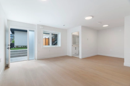 Hallway Photo of 2 4257 Beatrice Street, Vancouver, BC
