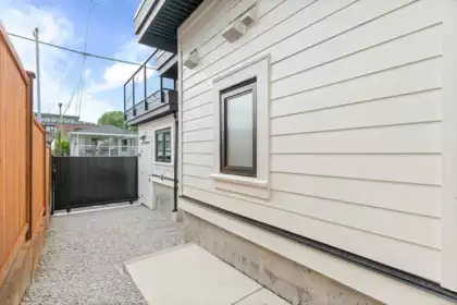 Hot Tub / Spa Photo of 2 4257 Beatrice Street, Vancouver, BC