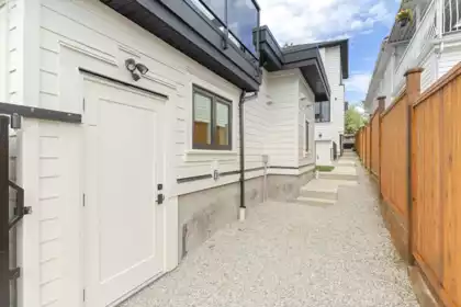 Outdoor Kitchen Photo of 2 4257 Beatrice Street, Vancouver, BC