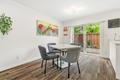 Primary Bathroom Photo of 154 15501 89a Avenue, Surrey, BC