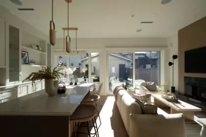 Kitchen Island Photo of 2 864 E 16th Avenue, Vancouver, BC