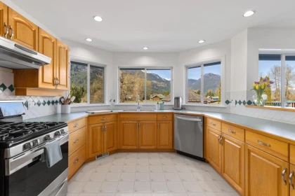 Breakfast Nook Photo of 7569 Oberson Road, Pemberton, BC