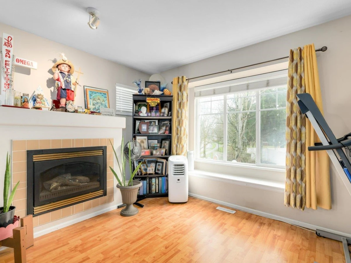 Dining Area Photo of 96 12110 75a Avenue, Surrey, BC