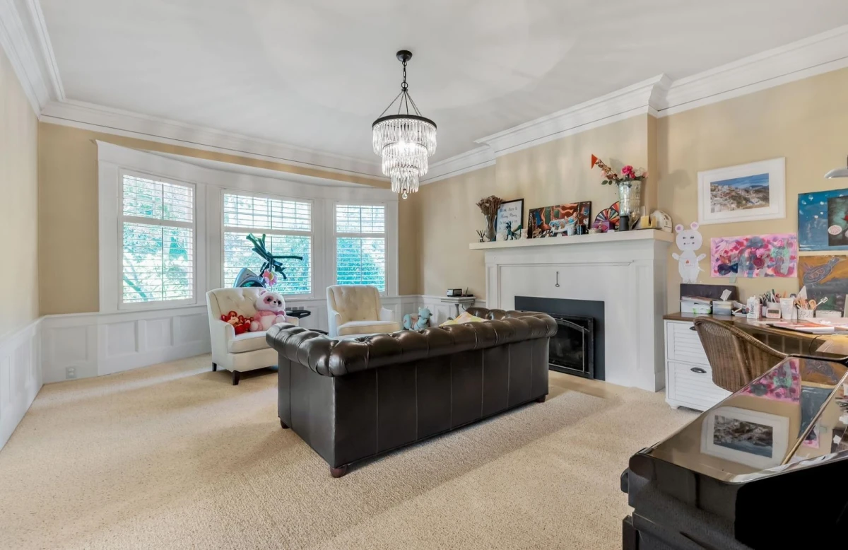 Living Room Photo of 1670 W 49th Avenue, Vancouver, BC