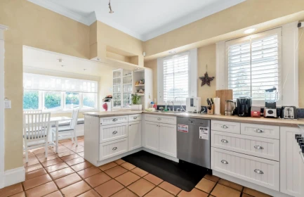 Breakfast Nook Photo of 1670 W 49th Avenue, Vancouver, BC