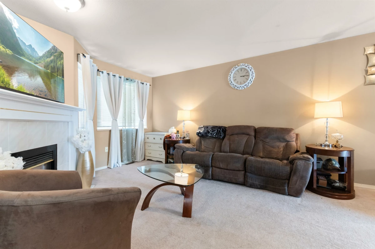 Family Room Photo of 17 45090 Luckakuck Way, Chilliwack, BC