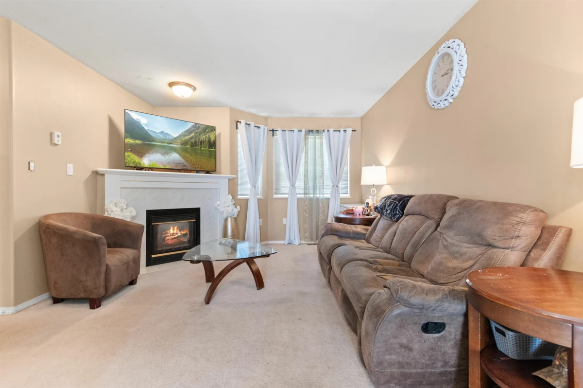 Living Room Photo of 17 45090 Luckakuck Way, Chilliwack, BC