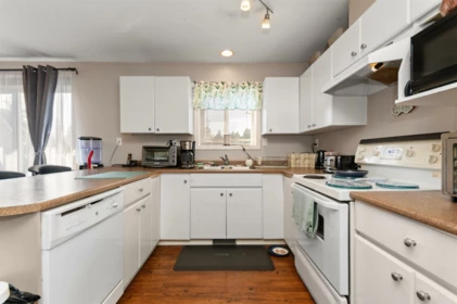 Kitchen Island Photo of 17 45090 Luckakuck Way, Chilliwack, BC